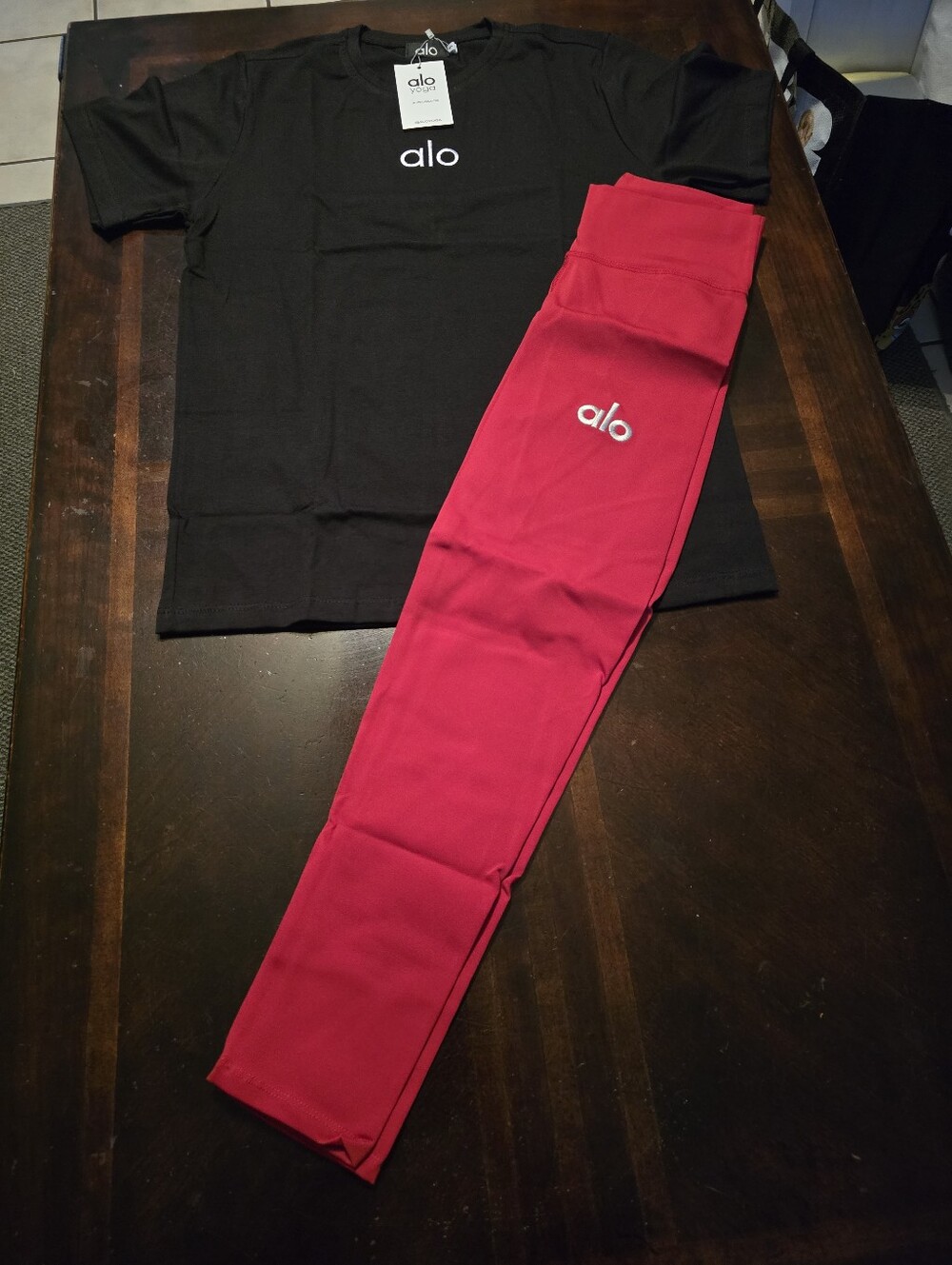 ALO Yoga Women's Leggings and Tee Set in Black and Red